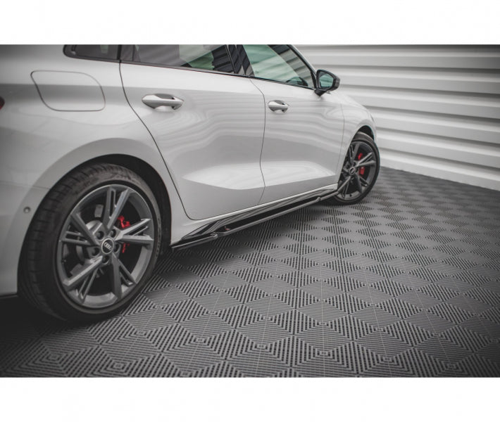 Audi S3 8Y 2024+ Limousine - RAJOUT DES BAS DE CAISSE RACING MAXTON DESIGN