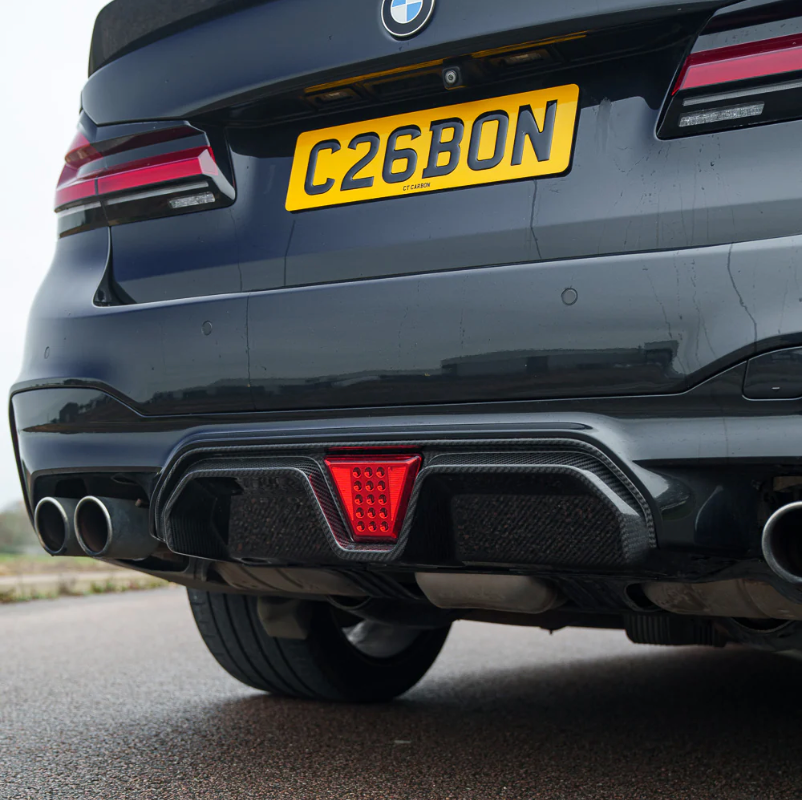 BMW M5 F90 - CS Style LED Carbon Diffusor