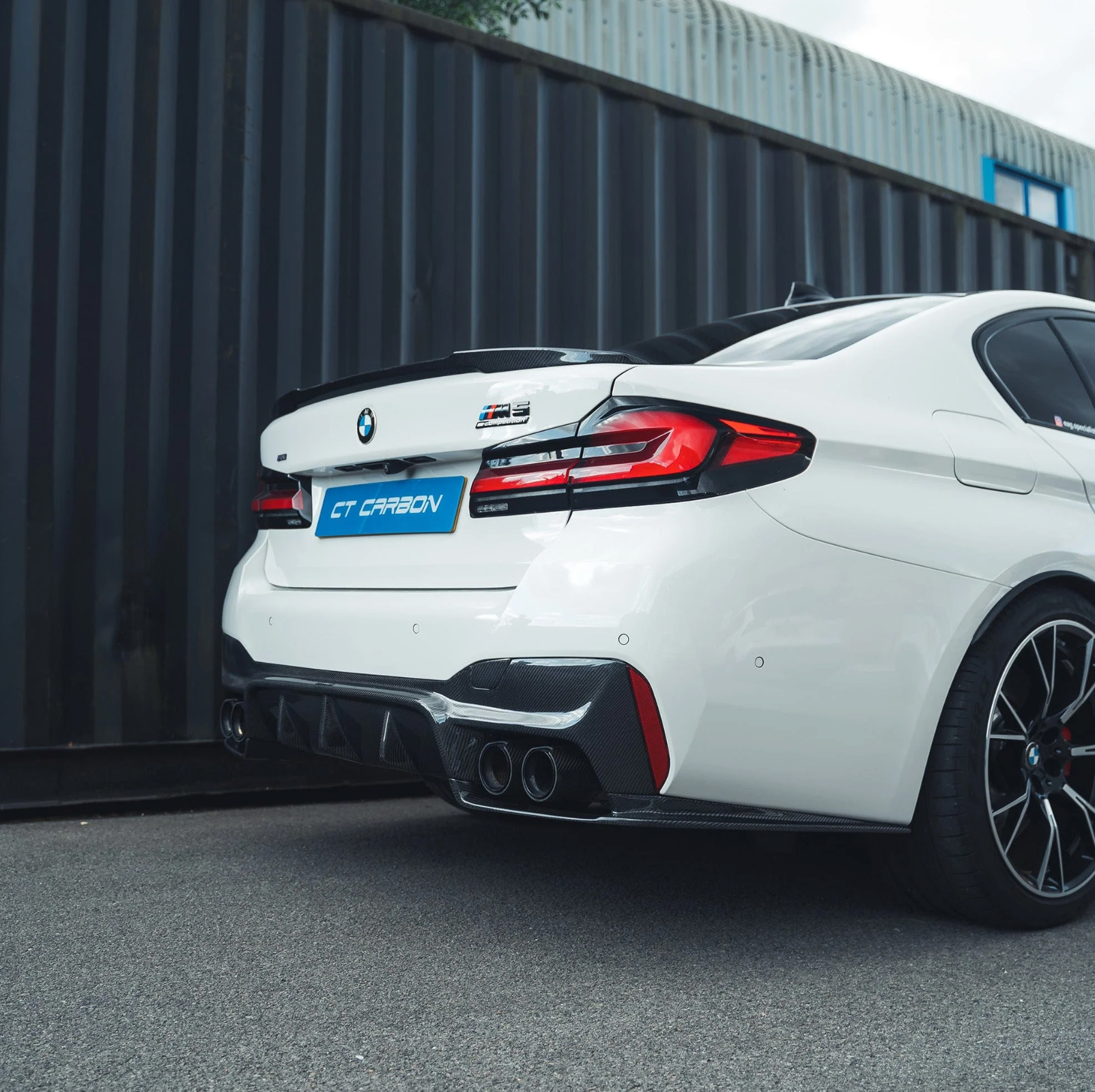 BMW M5 F90 - Diffuseur Style 3D en Carbone – Image 3