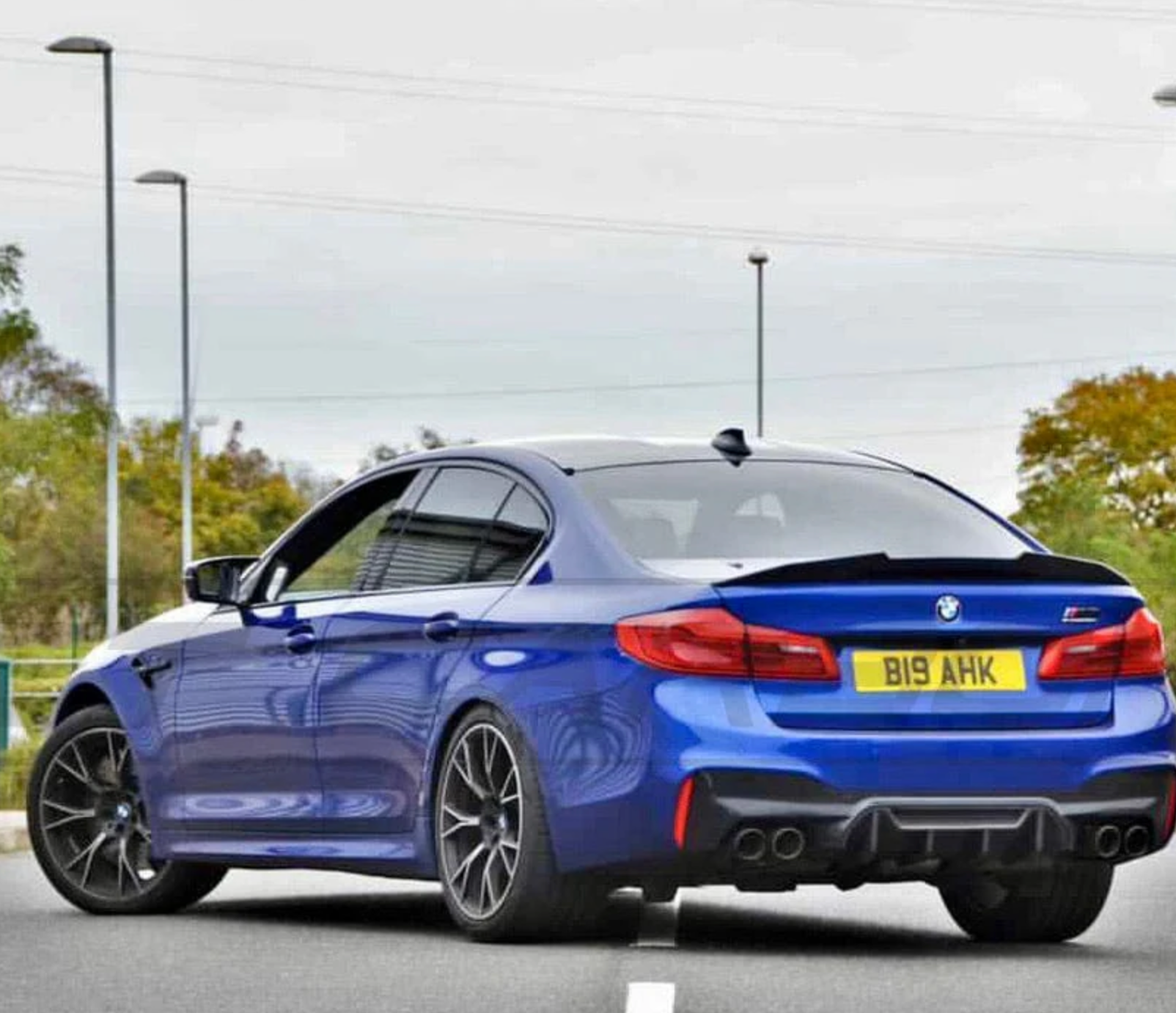 BMW M5 F90 - Diffuseur Style M Performance en Carbone – Image 2
