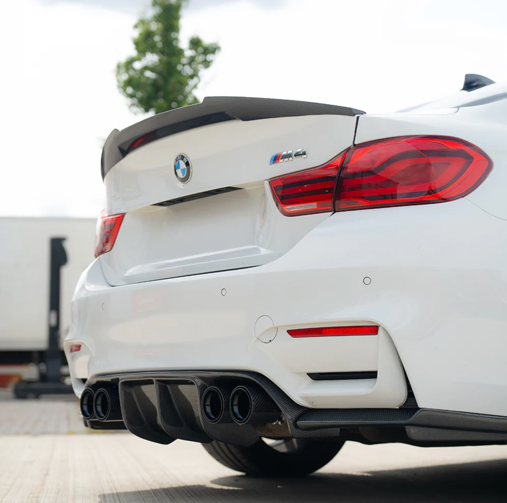 BMW M3/M4 F8* - Diffuseur Style V en Carbone – Image 2