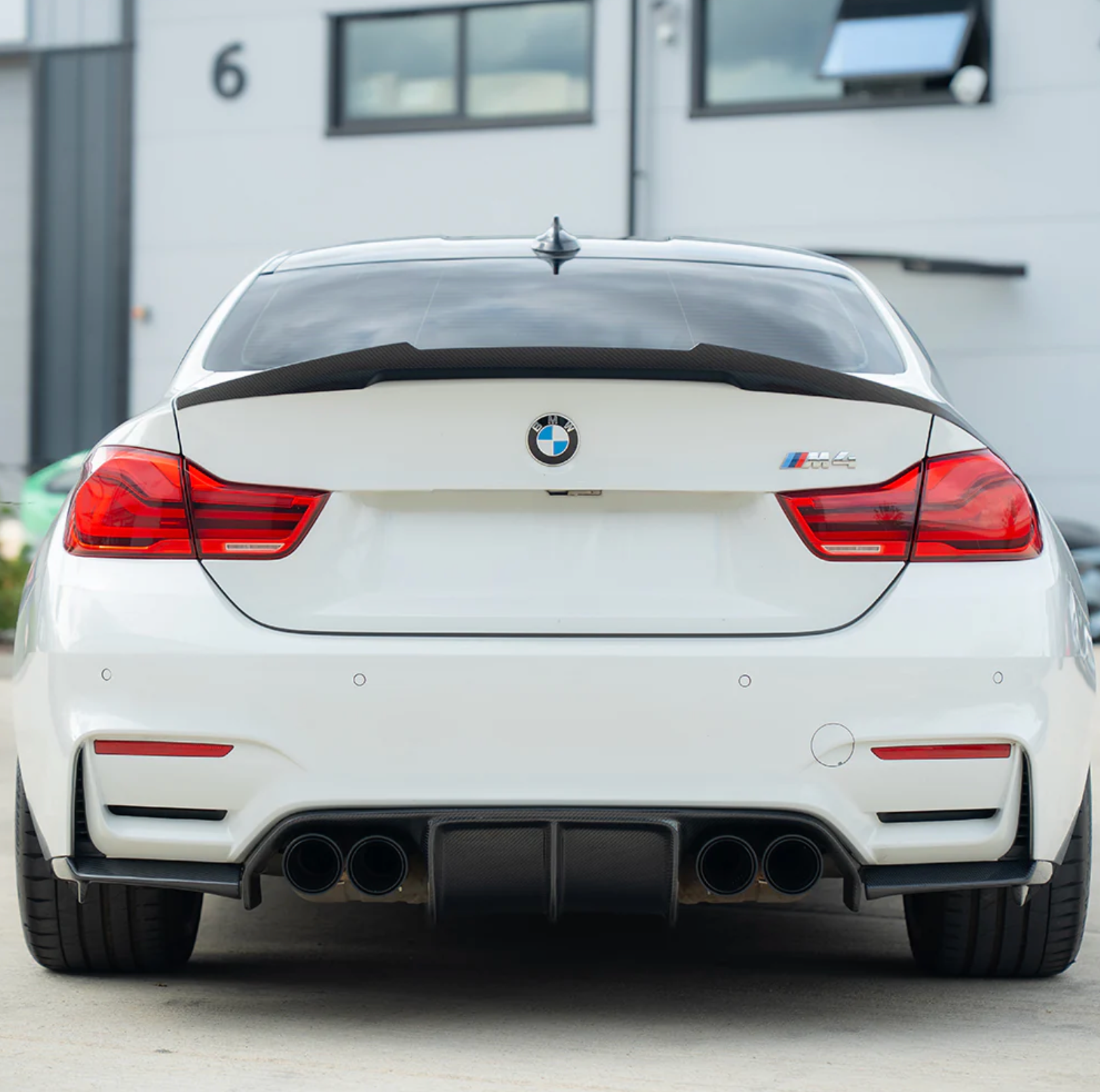 BMW M3/M4 F8* - Diffuseur Style V en Carbone – Image 3